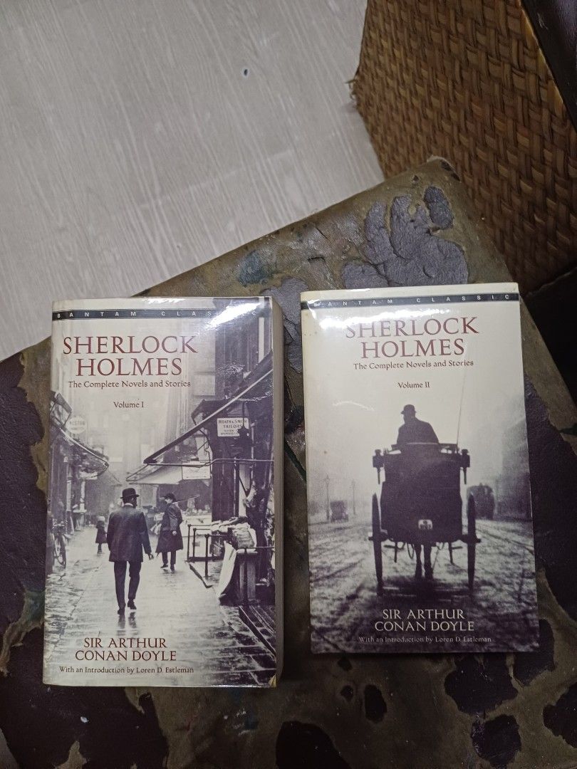 The Complete Sherlock Holmes book set (Category: Storybooks) located in Manila. Submitted by batey (Listing ID 1264119685, Image 3). Description: Original Price: -730 pesos Condition: -Has some yellowing on the pages due to how old it is -the box has more obvious signs of wear and tear but its still presentable -both books are plastic covered When delivered: -It will arrive only covered in a paper bag and an eco bag Payment Method: -Gcash Deliver