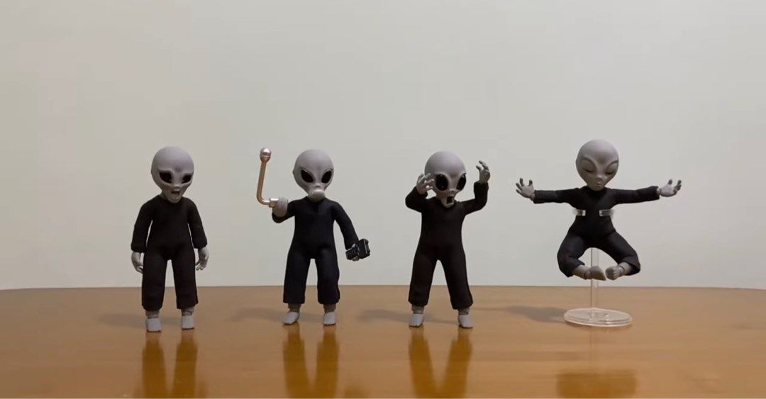 Mini alien figures discount