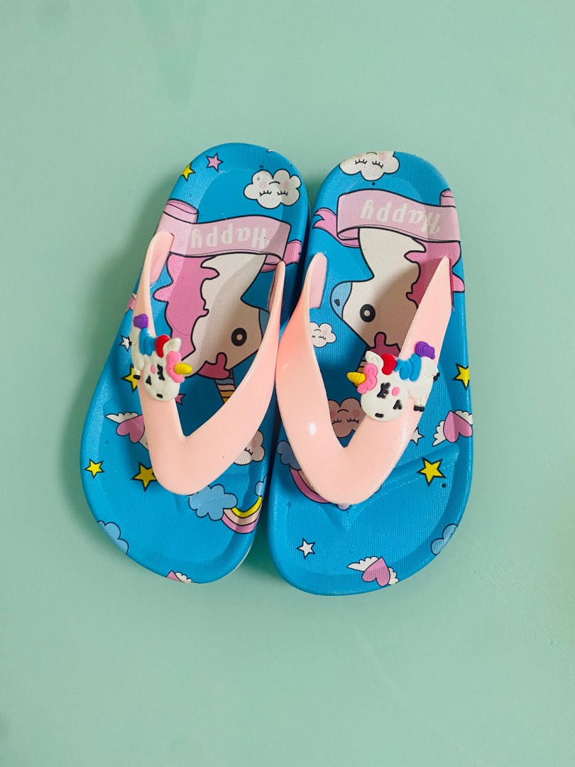 Girls best sale in slippers