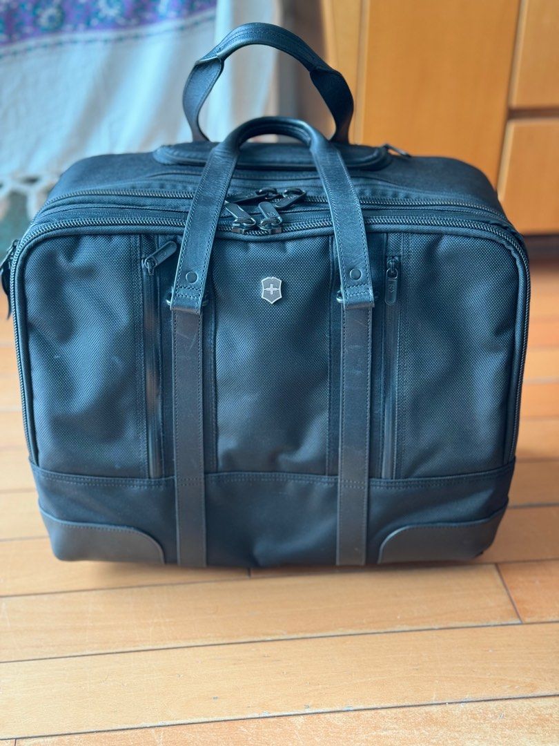 Swiss army deals briefcase on wheels