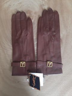Ysl Leather Gloves
size 18
brand new with tag
sheepskin leather