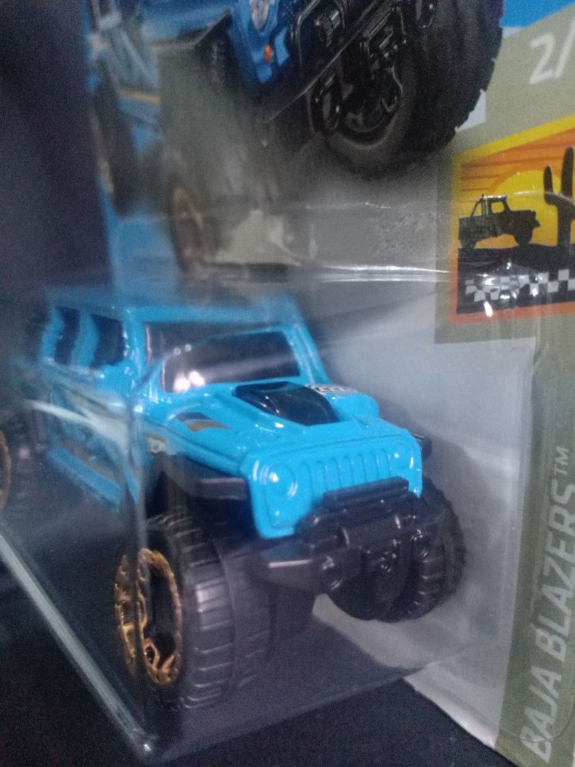 Hot wheels 17 2024 jeep wrangler blue