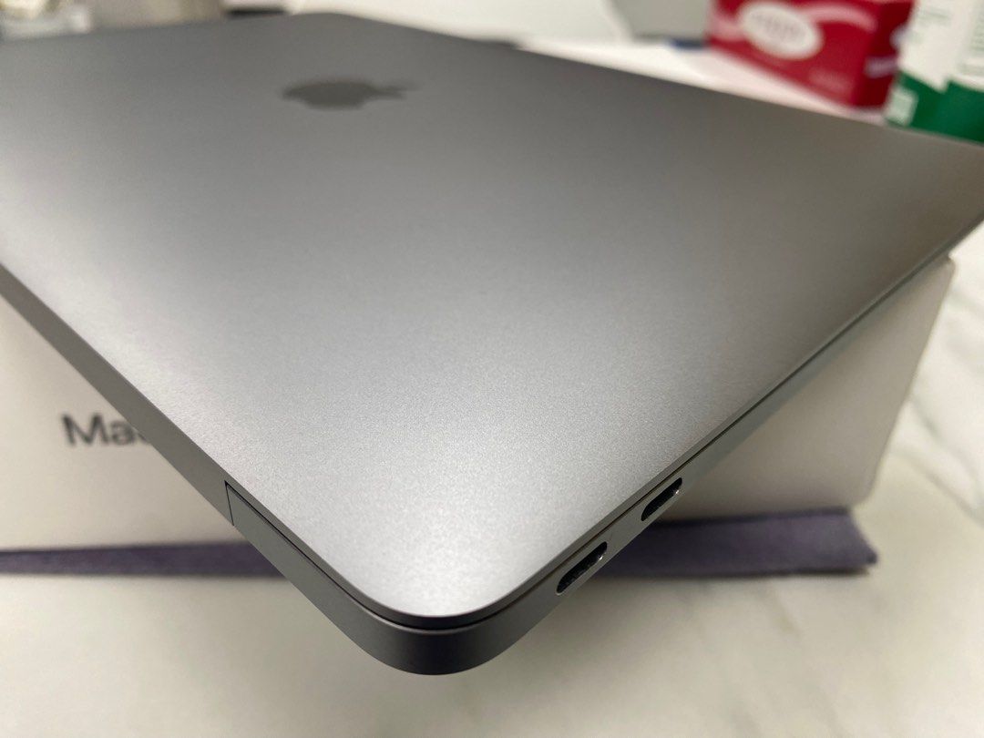 2019 MacBook Air 13吋Touch ID 8gb Ram 256SSD 太空灰色好新淨香港