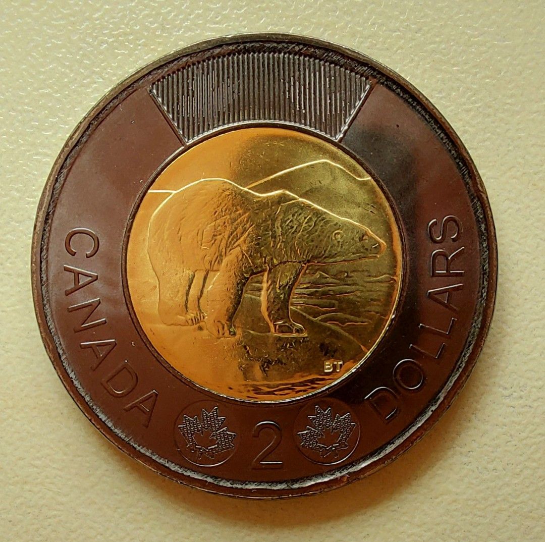 2022年全新加幣2元，女皇伊利莎伯二世紀念特別版，首次推出的黑色2元加拿大2元硬幣，加拿大流通硬幣，最後推出的伊利莎伯二世硬幣！, 興趣及遊戲,  收藏品及紀念品, 錢幣- Carousell