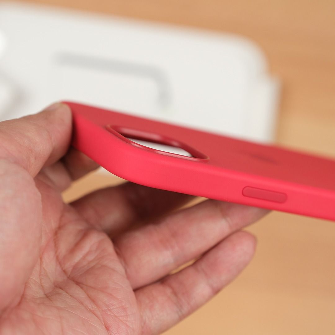 Capa de silicone com MagSafe para iPhone 13 - (PRODUCT)RED - Apple