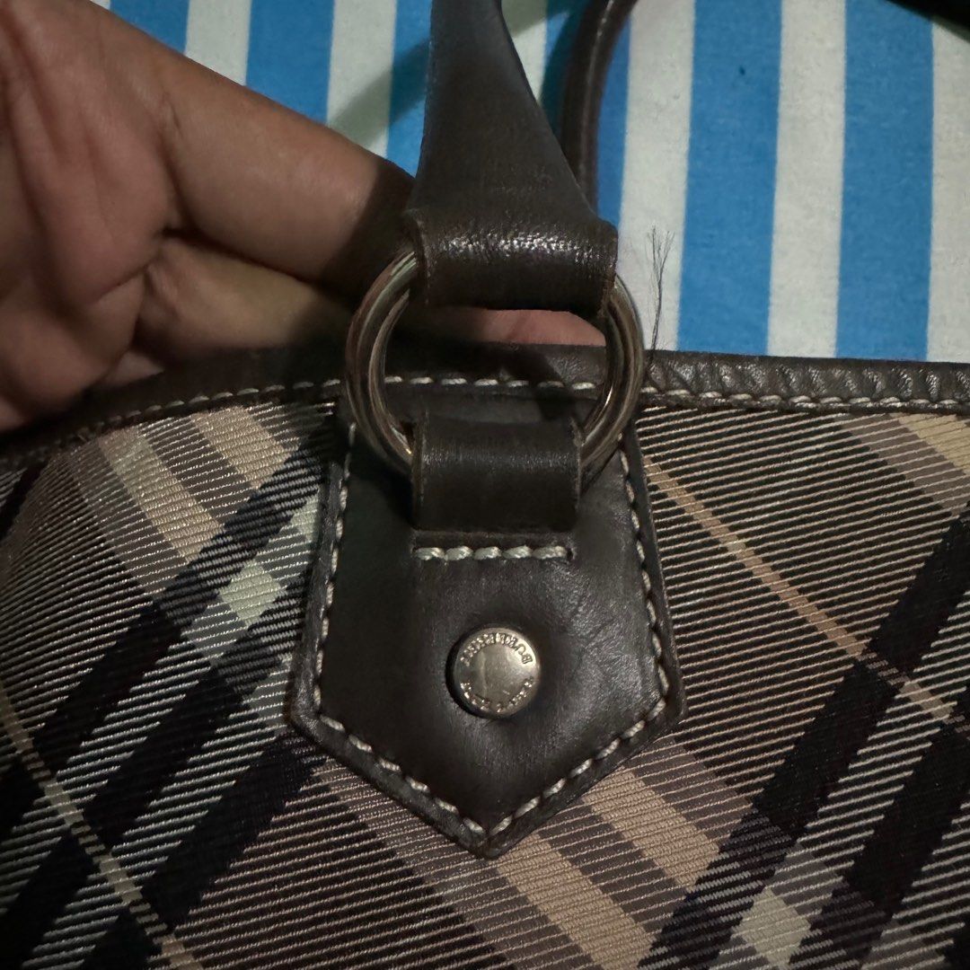 Authentic BURBERRY Nova Check Blue Label Tote Bag (Category: Luxury Bags & Wallets) located in Tarlac. Submitted by thrift2tarlac (Listing ID 1264311882, Image 2). Description: Slightly used Pinapabenta ni tita ❤️.