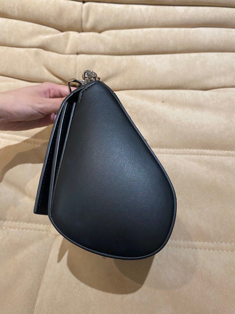 Authentic Givenchy pandora box cross bag (Category: Luxury Bags & Wallets) located in Manila. Submitted by elaine_yuyuan (Listing ID 1264306377, Image 2). Description: Bought it in new york. Good as new.