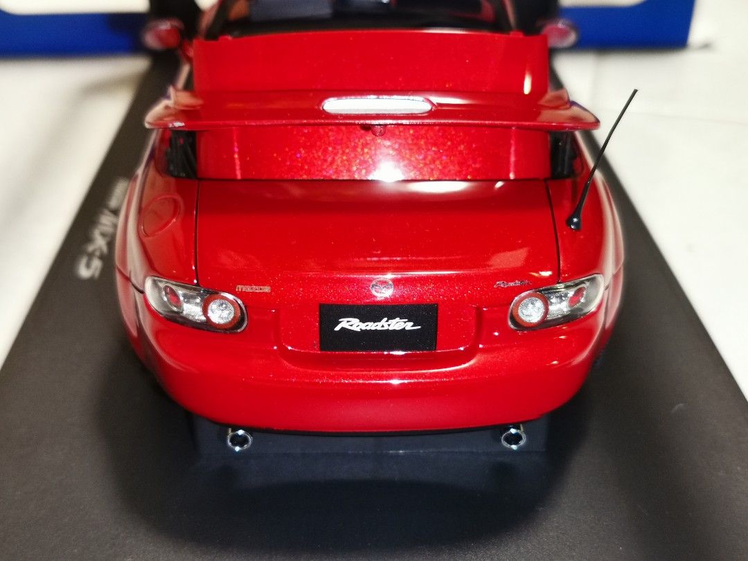 Autoart 1/18 Mazda MX-5 red Convertible, 興趣及遊戲, 玩具& 遊戲類