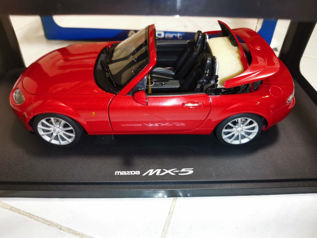 Autoart 1/18 Mazda MX-5 red Convertible, 興趣及遊戲, 玩具& 遊戲類