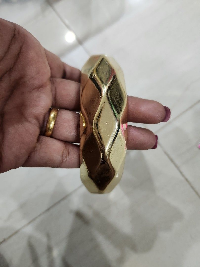 Bangle. (Category: Bracelets) located in Singapore. Submitted by blackz021 (Listing ID 1264430279, Image 3). Description: Women's Bangle.