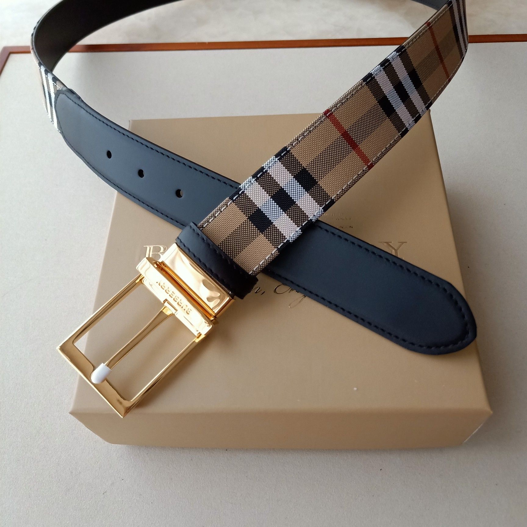 Burberry Belt, Men's Fashion, Watches & Accessories, Belts on