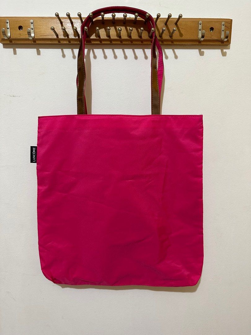 Brand New Lancome Tote Bag (Category: Tote Bags) located in Laur. Submitted by camdcg (Listing ID 1264382992, Image 2). Description: Brand new reversible Lancome open tote bag Nylon material MOP: Gcash Shipping fee c/o buyer Location: Nueva Ecija.