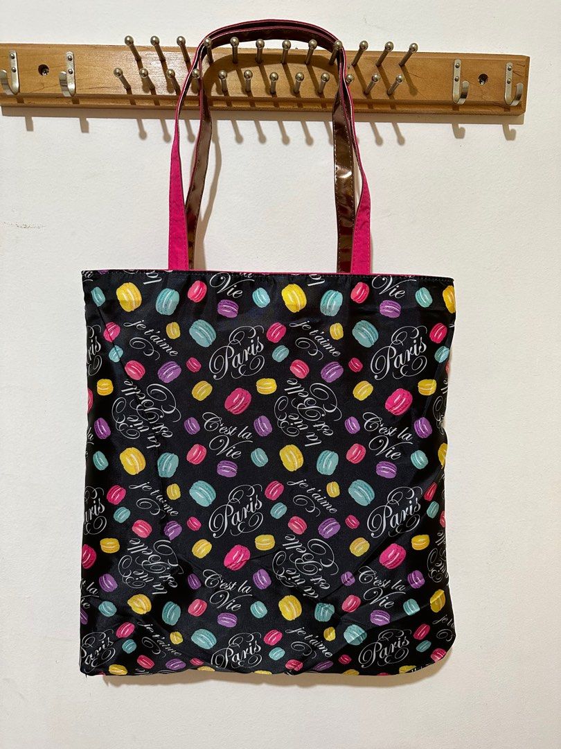 Brand New Lancome Tote Bag (Category: Tote Bags) located in Laur. Submitted by camdcg (Listing ID 1264382992, Image 1). Description: Brand new reversible Lancome open tote bag Nylon material MOP: Gcash Shipping fee c/o buyer Location: Nueva Ecija.