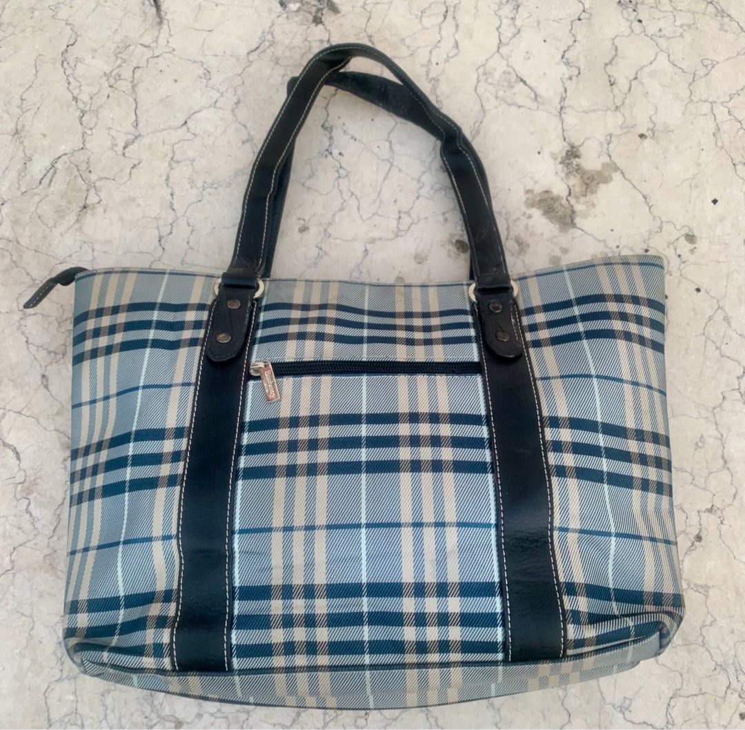 Burberry Blue Label (Category: Luxury Bags & Wallets) located in Kabankalan. Submitted by negrosxthriftz (Listing ID 1264341069, Image 2). Description: Authentic Burberry Blue Label Issue: sa handle nya e repaint nyo nlg.
