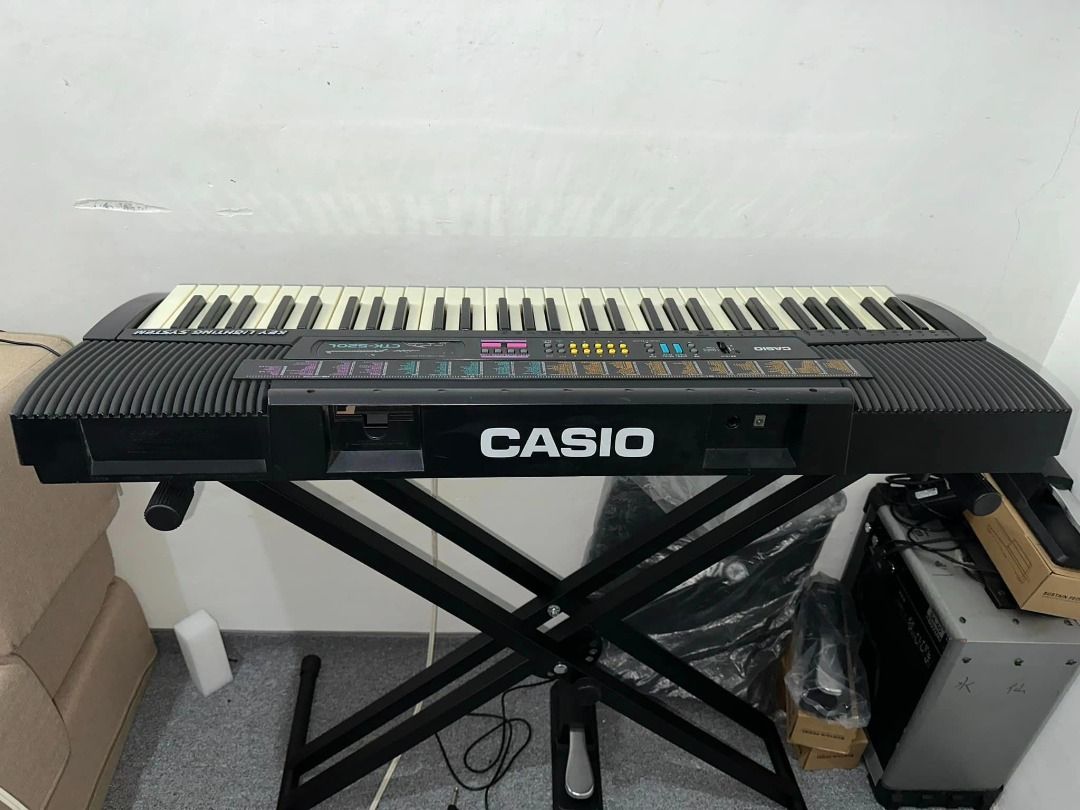 Casio CTK520L Keyboard with Key Lighting, Hobbies & Toys, Music