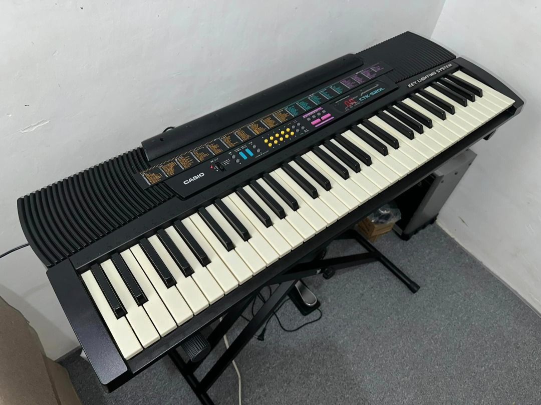 Casio CTK520L Keyboard with Key Lighting, Hobbies & Toys, Music