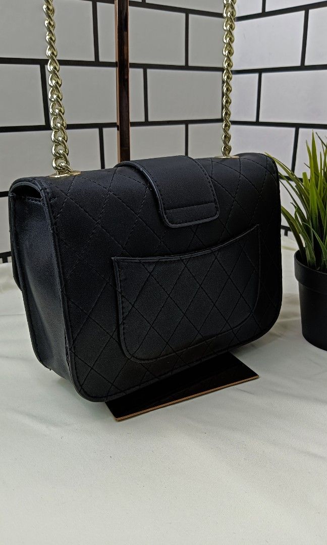 Chanel store flap back