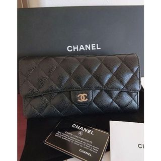 (Category: ) located in . Submitted by luxandbranded (Listing ID 1264268328, Image 1). Description: .