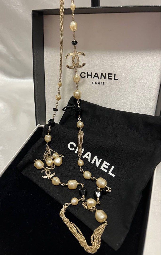 Chanel baroque top pearl necklace