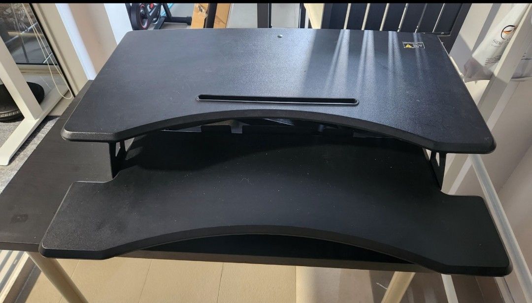 Computer Table (Category: Tables & Sets) located in Singapore. Submitted by suntay_sg (Listing ID 1264416160, Image 2). Description: .