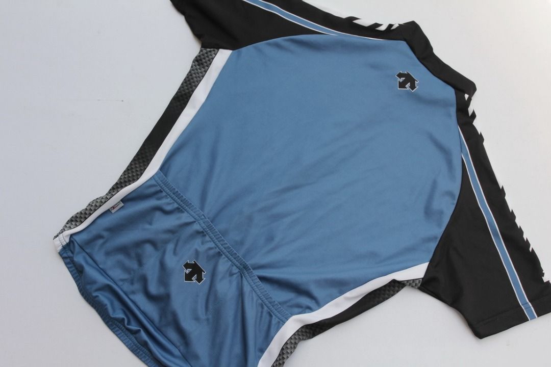 Descente store cycling clothing
