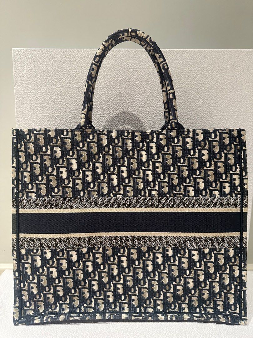 Christian dior hotsell monogram tote