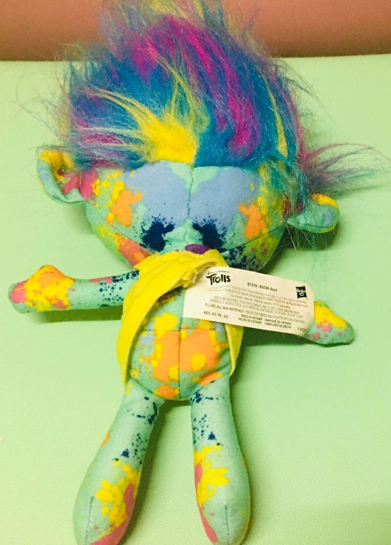 Trolls hug n plush 2025