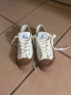 (Category: ) located in . Submitted by clearingwardrobe2k23 (Listing ID 1264333369, Image 1). Description: .