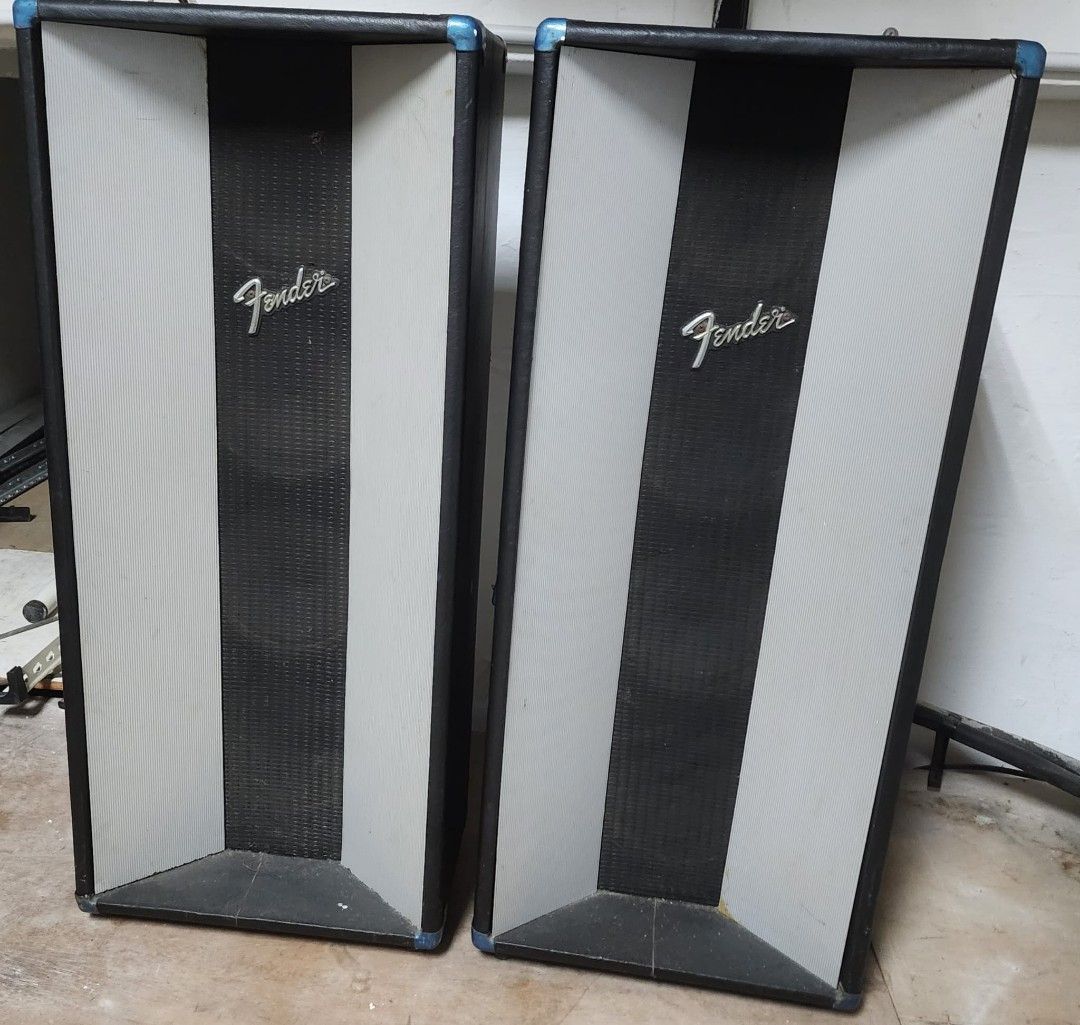 Fender amplifier and 2 speaker448838105469429760