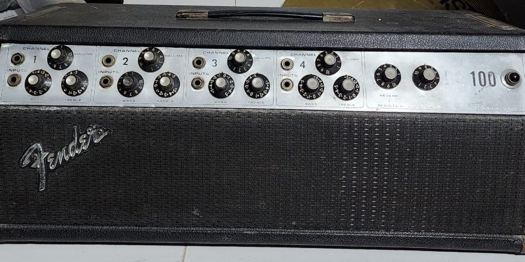 Fender amplifier and 2 speaker448838105469429761