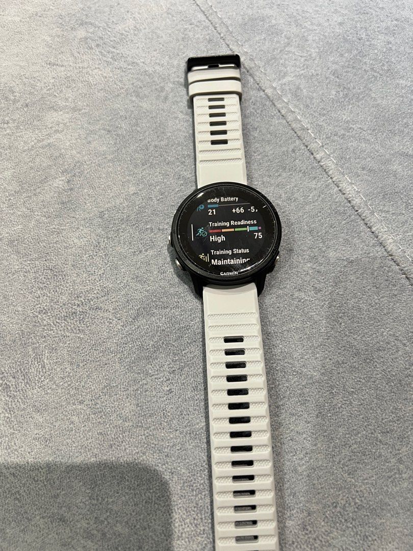 Garmin forerunner 235 store versus vivoactive 3