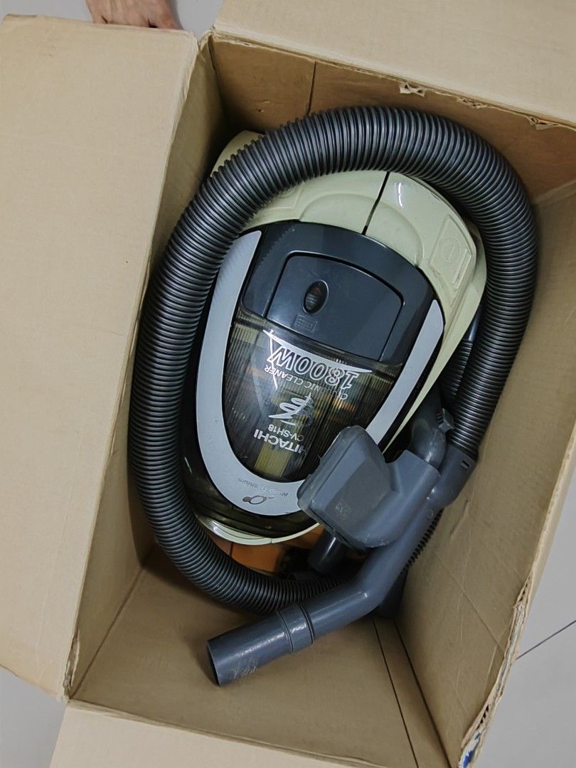 Hitachi 1800w CVSH18 vacuum cleaner, TV & Home Appliances, Vacuum