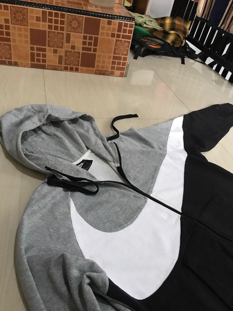 Hoodie nike big swoosh warna like new, Fesyen Pria, Pakaian