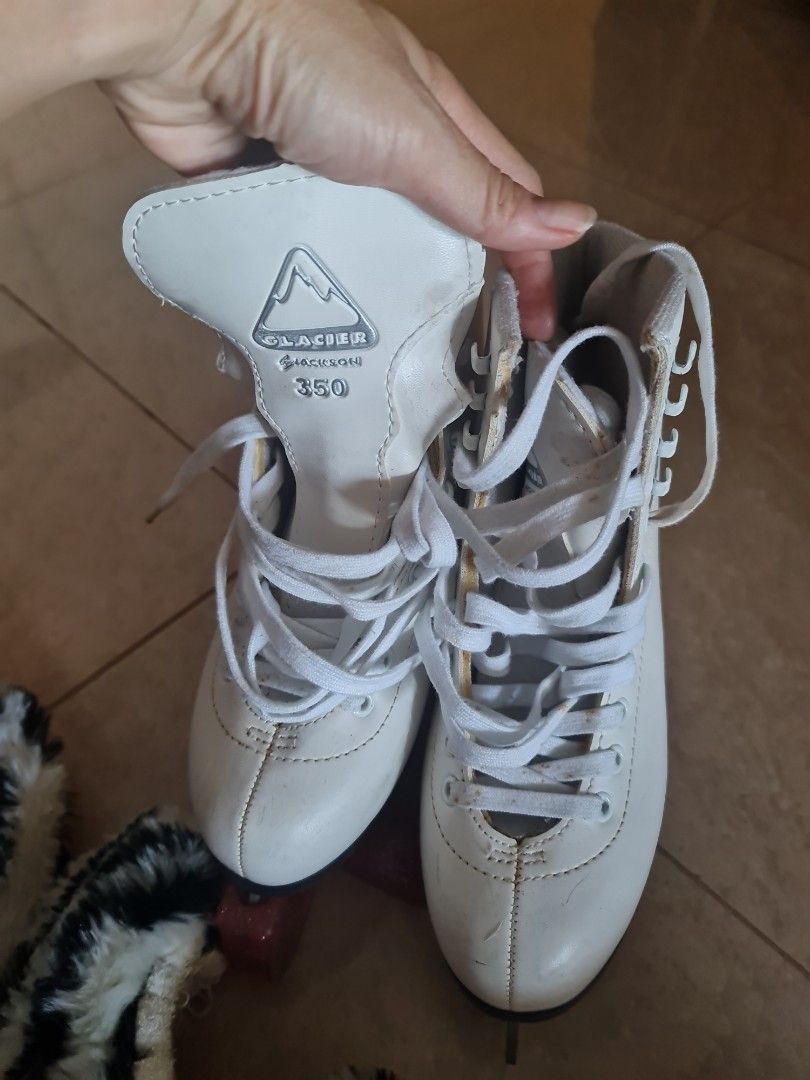 Ice Skating boots with covers Women size 5