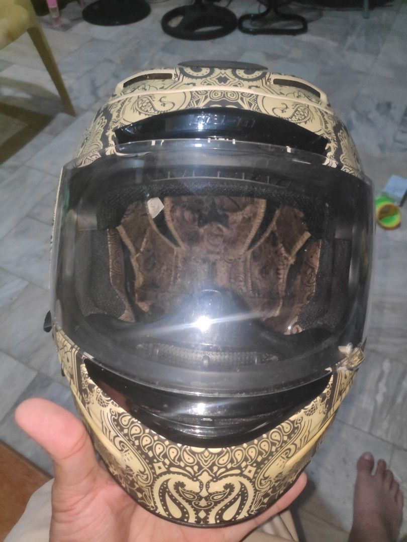 Icon airmada hot sale chantilly helmet