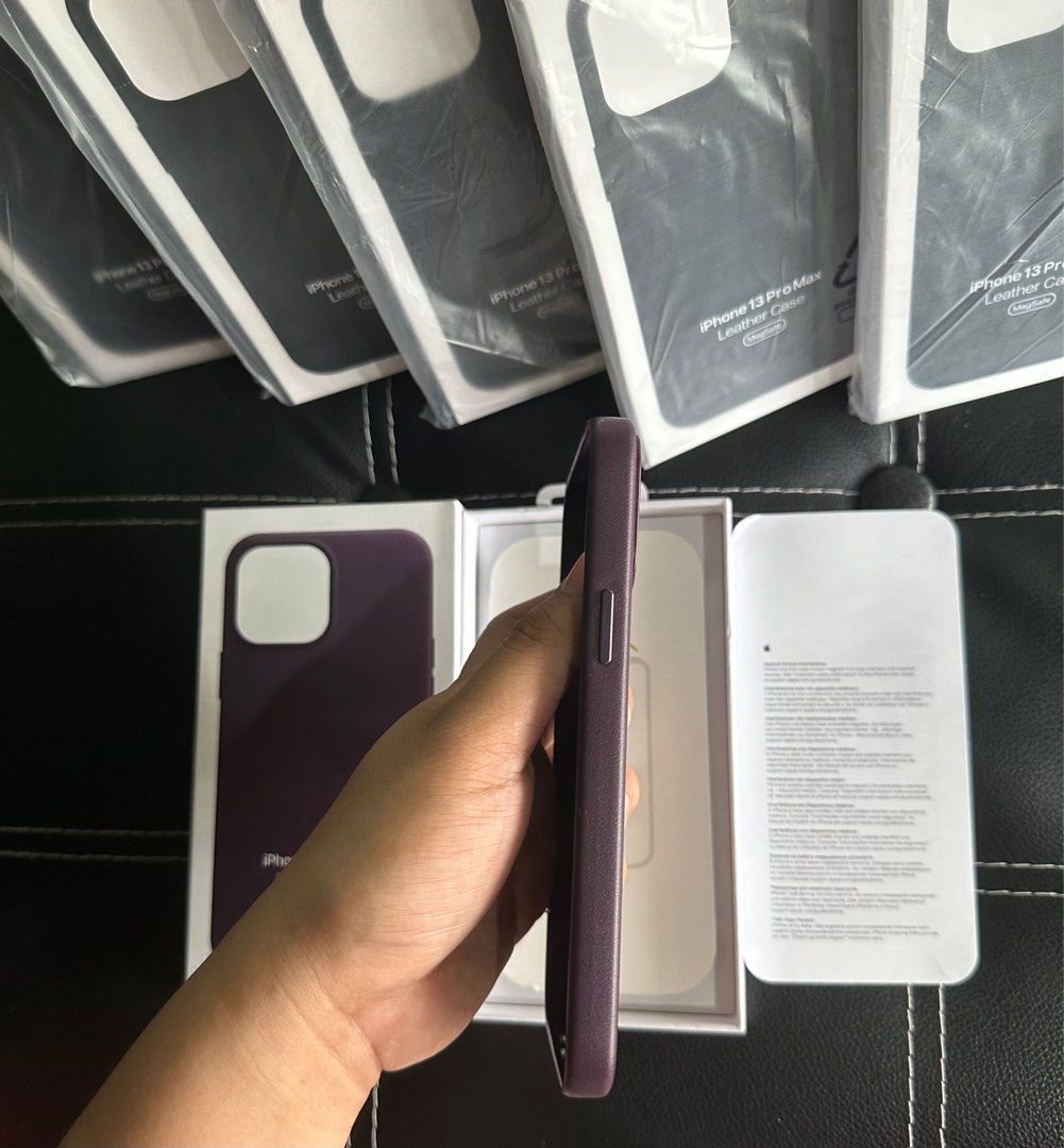 iPhone 13 Pro Max Magsafe Leather Case With Animation (Dark Cherry) (Category: Cases & Sleeves) located in Quezon City. Submitted by danii_03 (Listing ID 1264366949, Image 3). Description: .