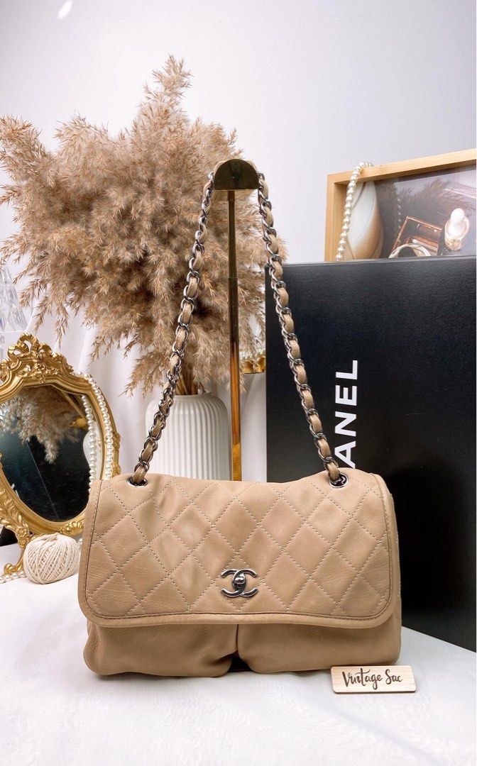 Chanel natural beauty flap bag store