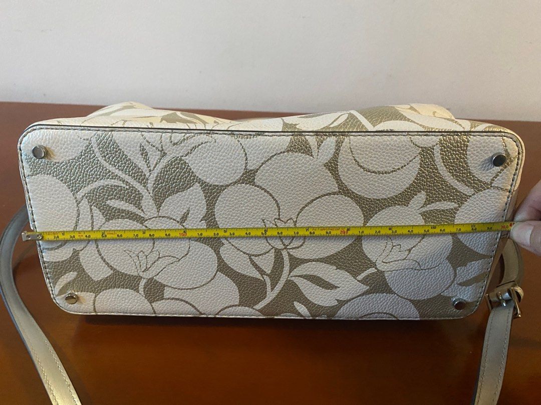 Larchmont avenue breezy hotsell floral evangelie