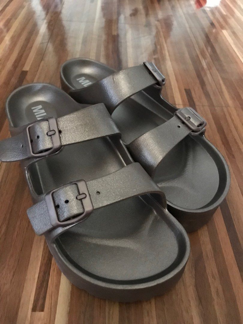 Ladies footwear (Category: Slippers and slides) located in Binangonan. Submitted by treslibra (Listing ID 1264311389, Image 1). Description: Brand: MIA Size: 26cm Material: Lightweight rubber.