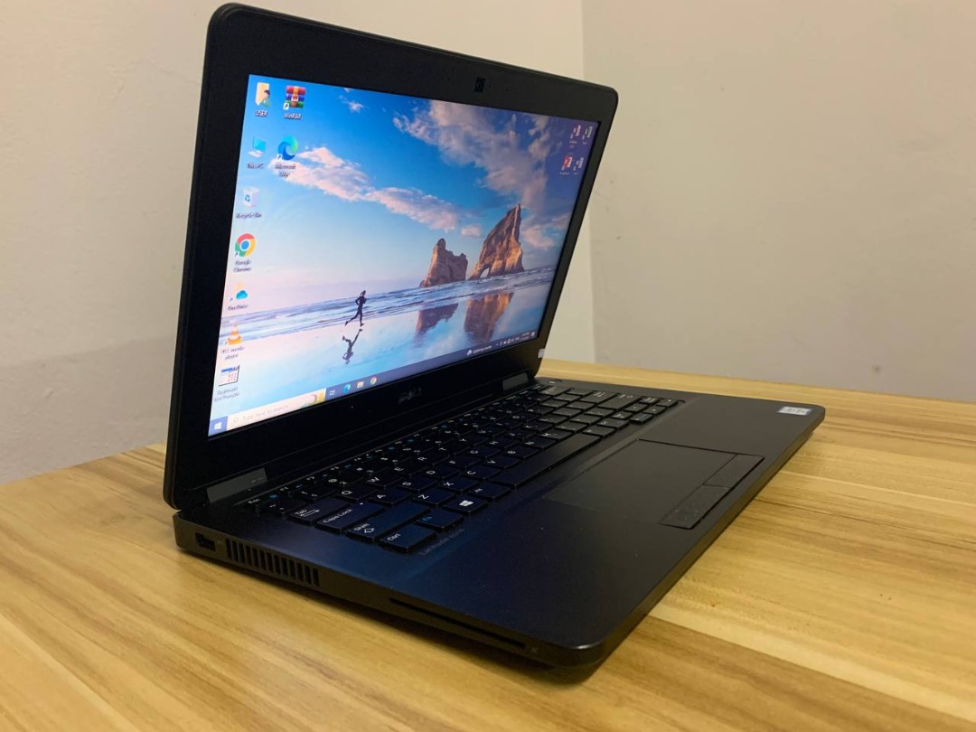 Laptop for student Dell Latitude E5270 Like new 8gb ram (basic gaming