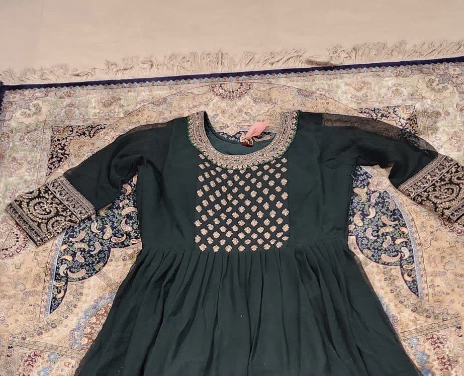 Border dress store neck design