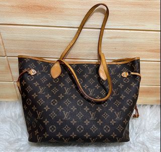 15922 - P2,800 Louis Vuitton Monogram Favorite 25cm Sling Bag, Women's  Fashion, Bags & Wallets, Purses & Pouches on Carousell