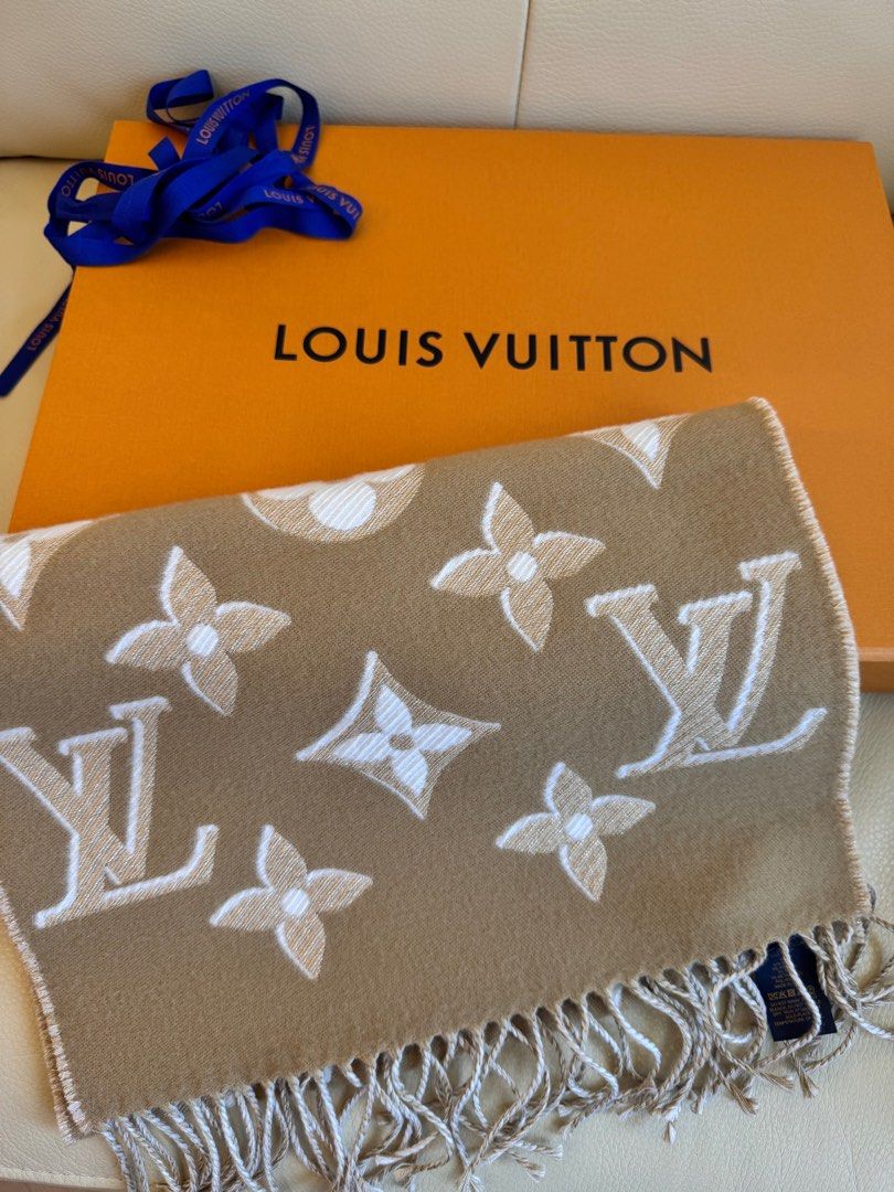 Louis Vuitton LV Essential Shine Wool Scarf