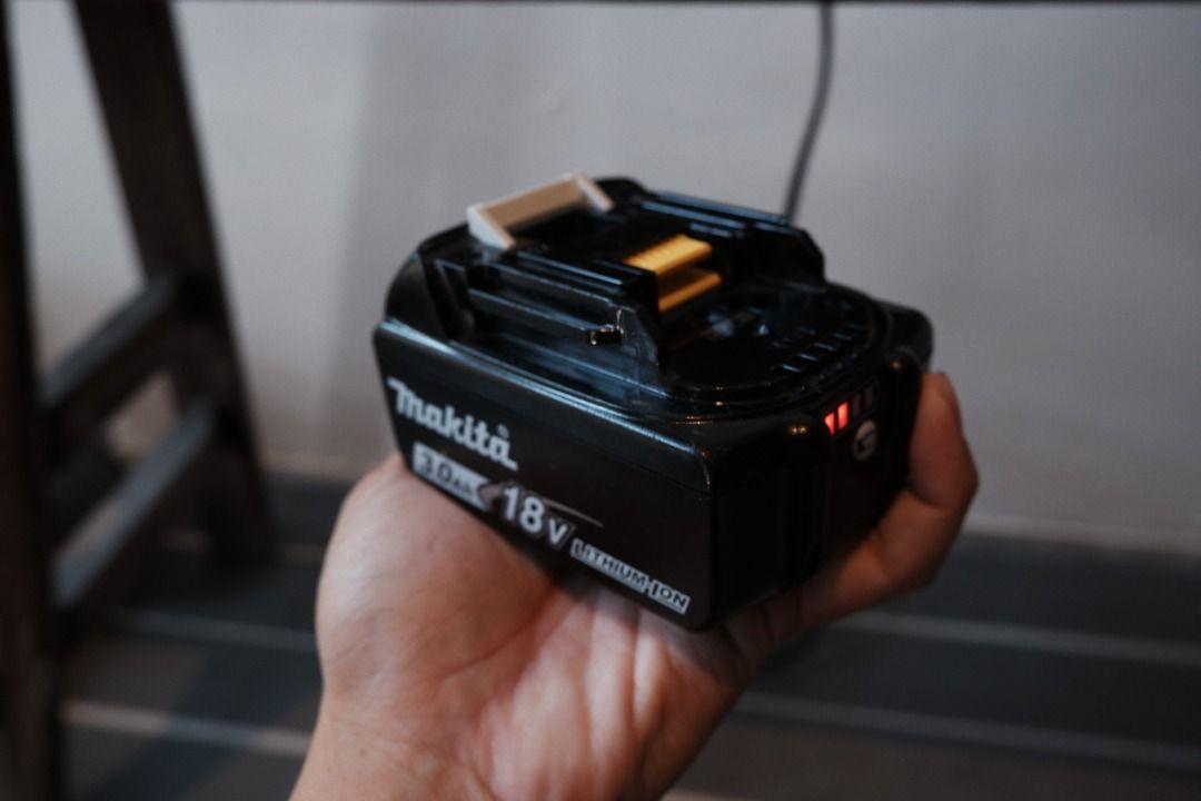 Makita 18v 3ah battery charger on sale