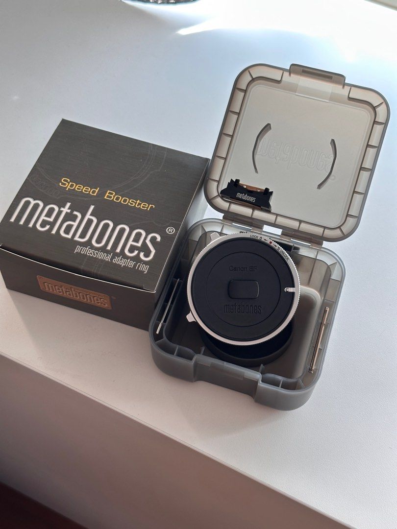 Metabones Canon EF to RF Mount T CINE Speed Booster ULTRA 0.71x Adapter (EOS-R)628647209049631125