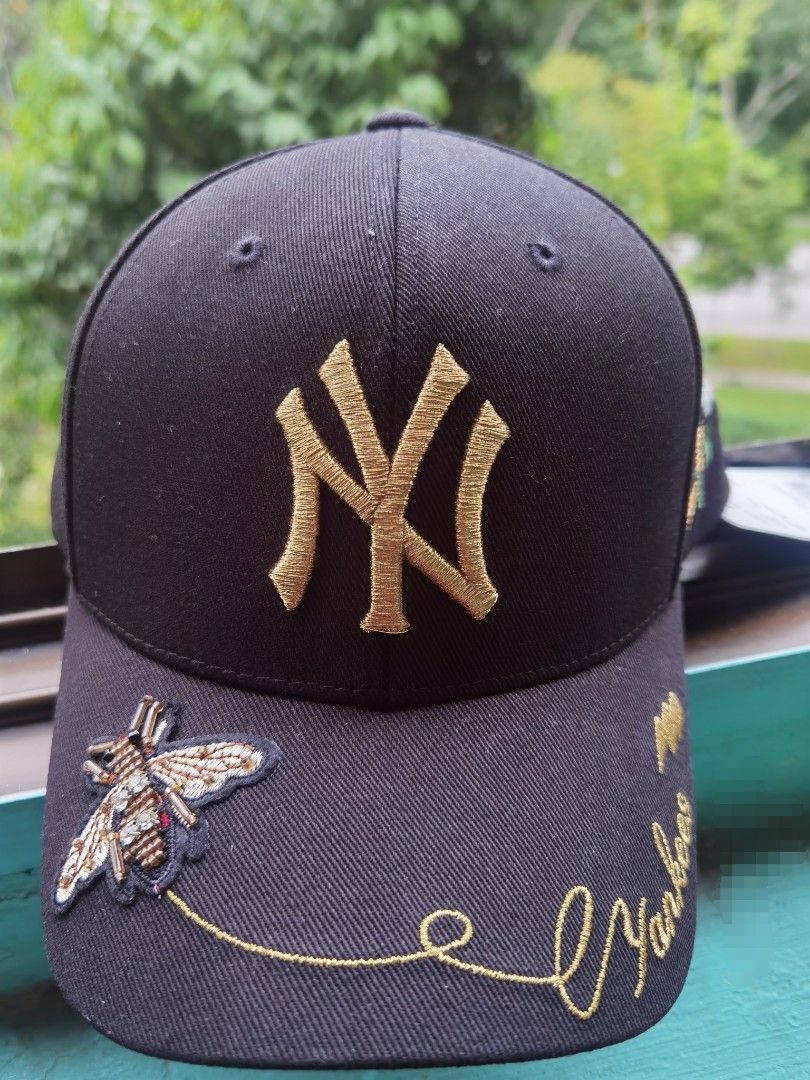 Black and online gold yankees hat