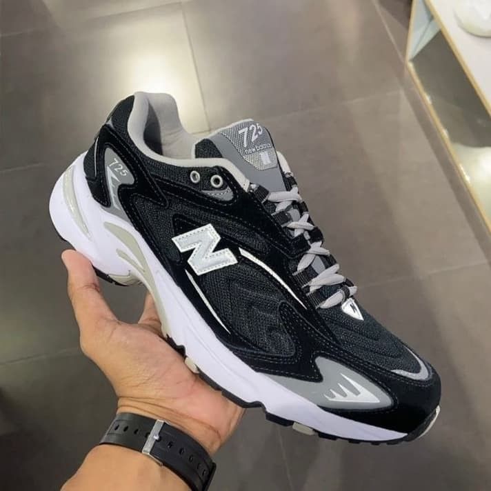 New Balance 725 BLACK, Fesyen Pria, Sepatu , Sneakers di Carousell