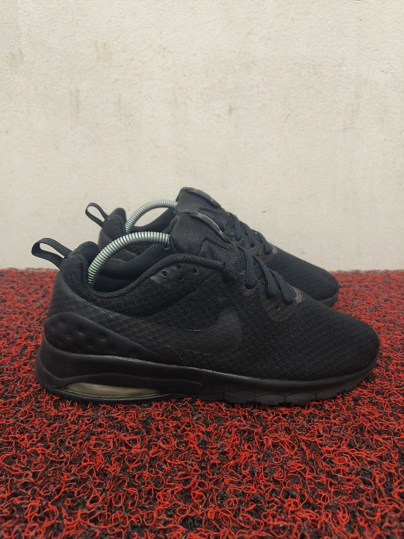 Nike air max motion triple black hotsell