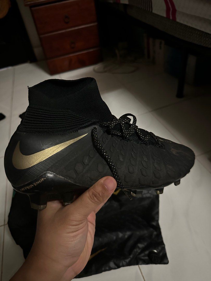 Hypervenom black discount and gold