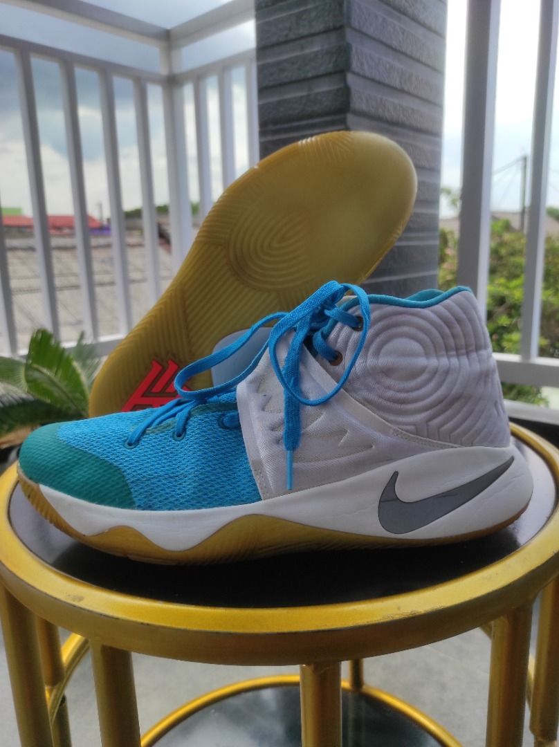 Nike kyrie 2 christmas deals